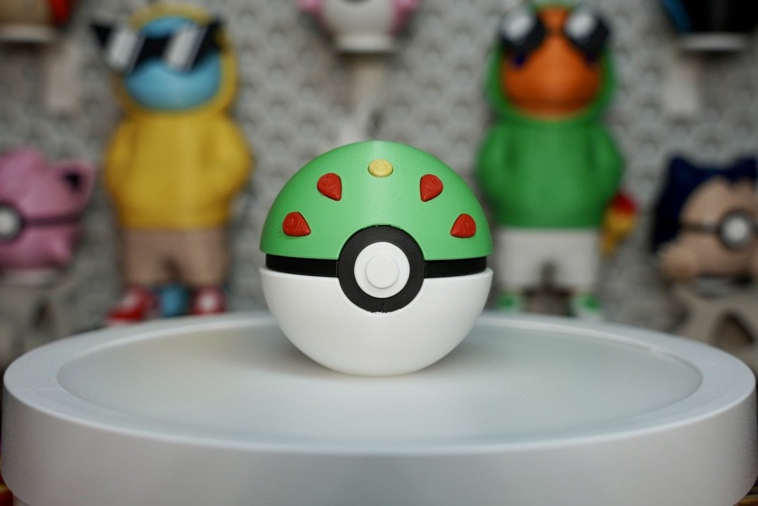 Friend Ball Poké Ball Replica – Custom Pokémon Display Prop for Collectors