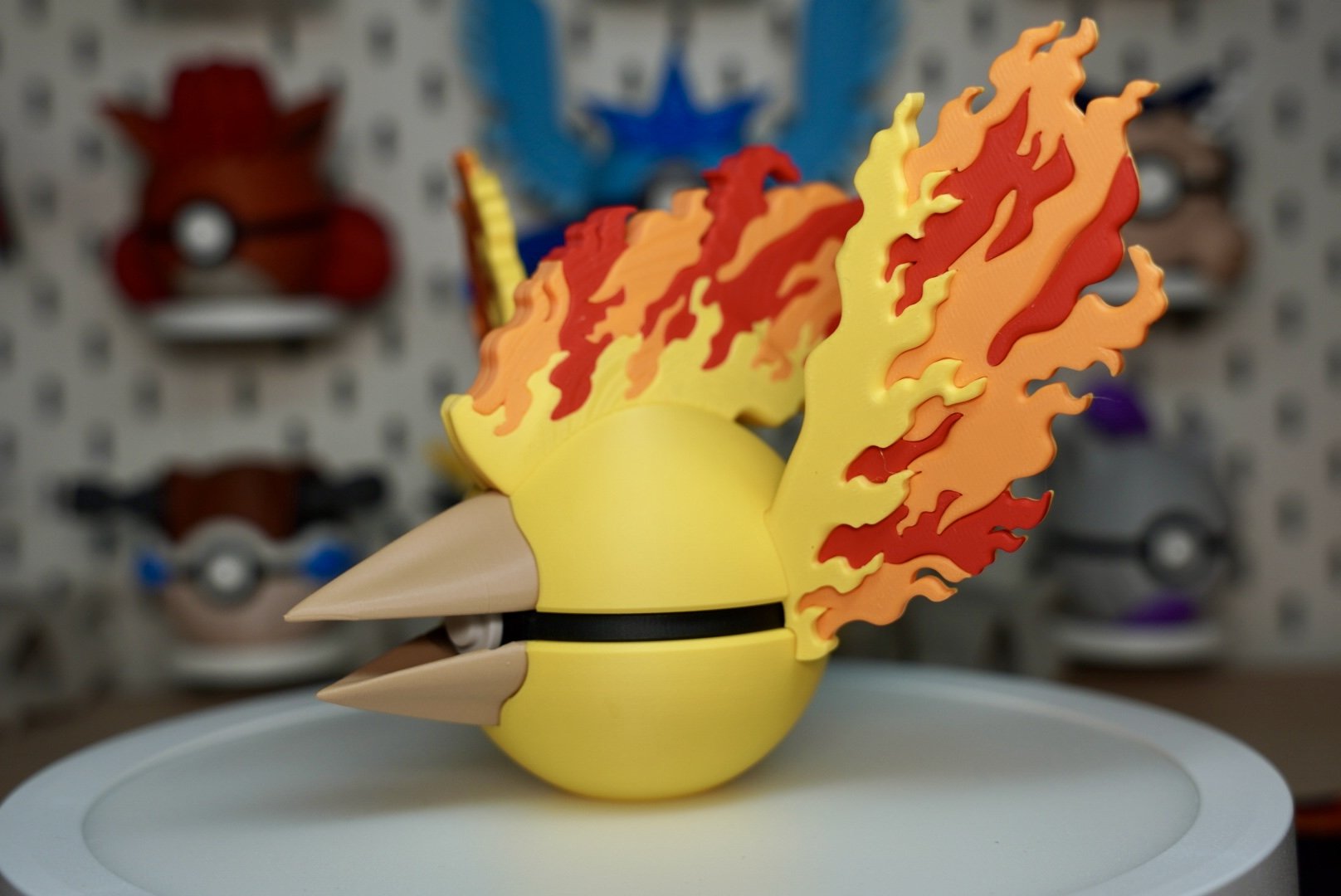 Moltres Poké Ball Replica – 3D Printed Legendary Fire Bird Display for Pokémon Fans