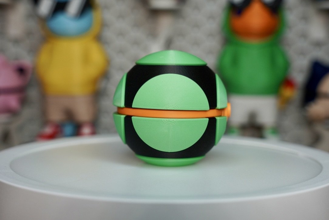 Dusk Ball Poké Ball Replica – 3D Printed Pokémon Display Prop for Collectors