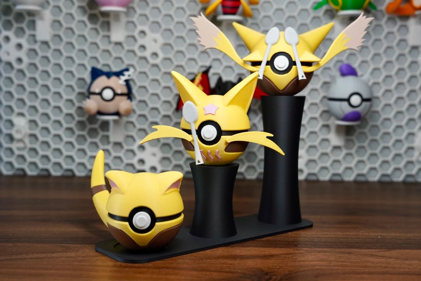Pokémon-Inspired 3D Printed Poké Ball – Abra