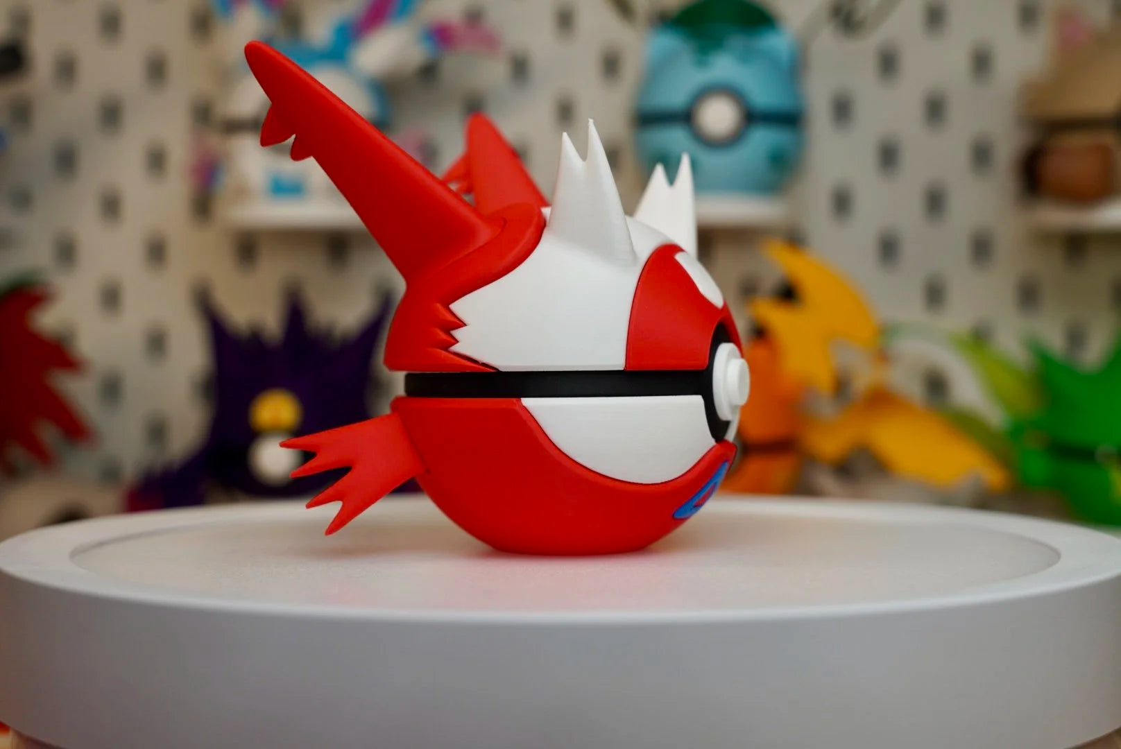 Latias Poké Ball Replica – 3D Printed Pokémon Display Collectible