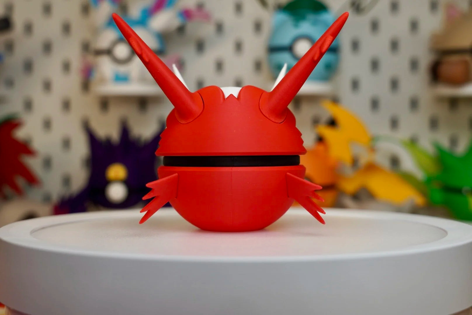 Latias Poké Ball Replica – 3D Printed Pokémon Display Collectible