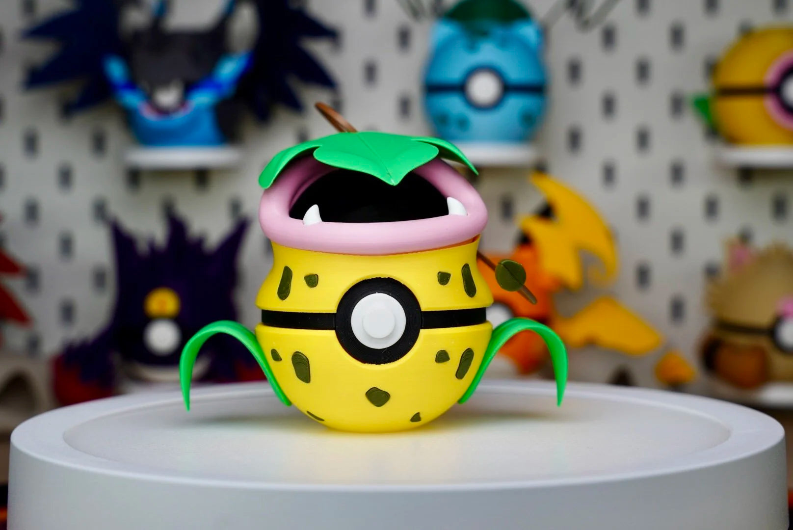 Pokémon-Inspired 3D Printed Poké Ball – Victreebel