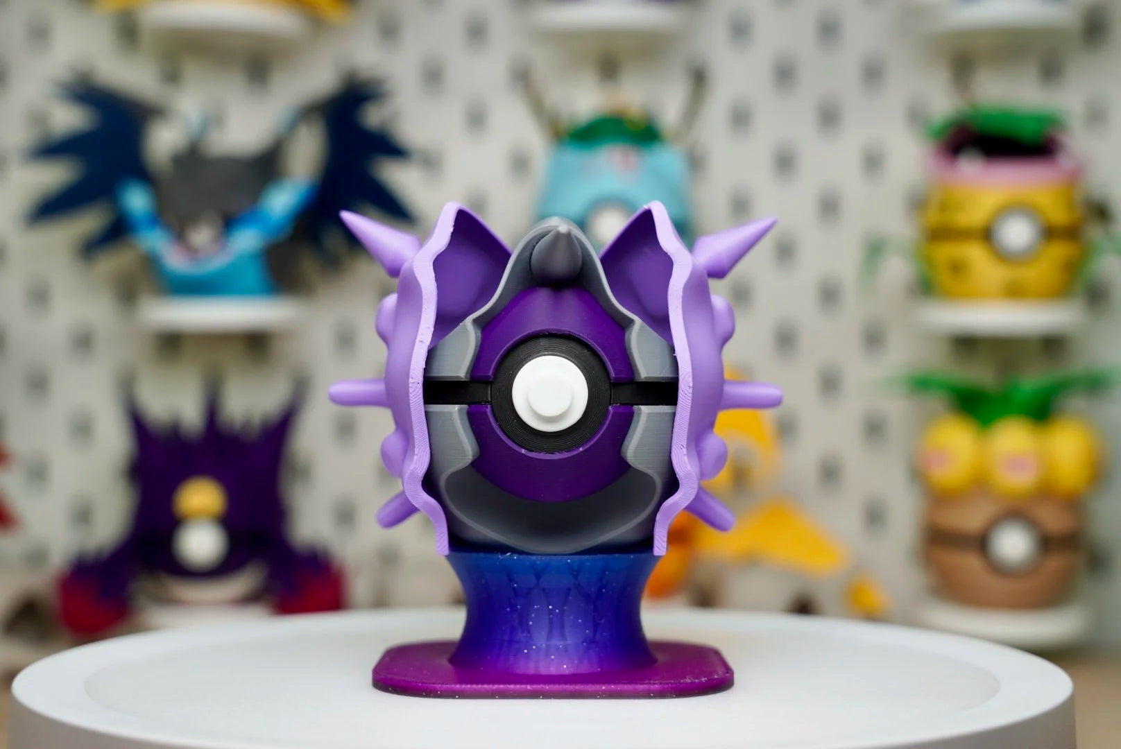 Cloyster Poké Ball Replica – 3D Printed Pokémon Display Collectible