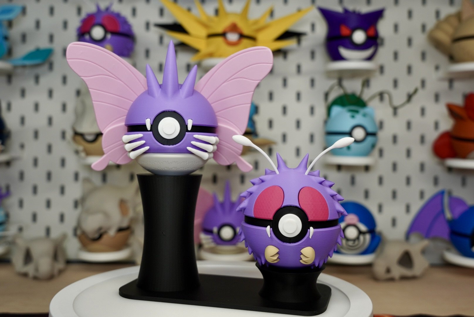 Pokémon-Inspired 3D Printed Poké Ball – Venomoth